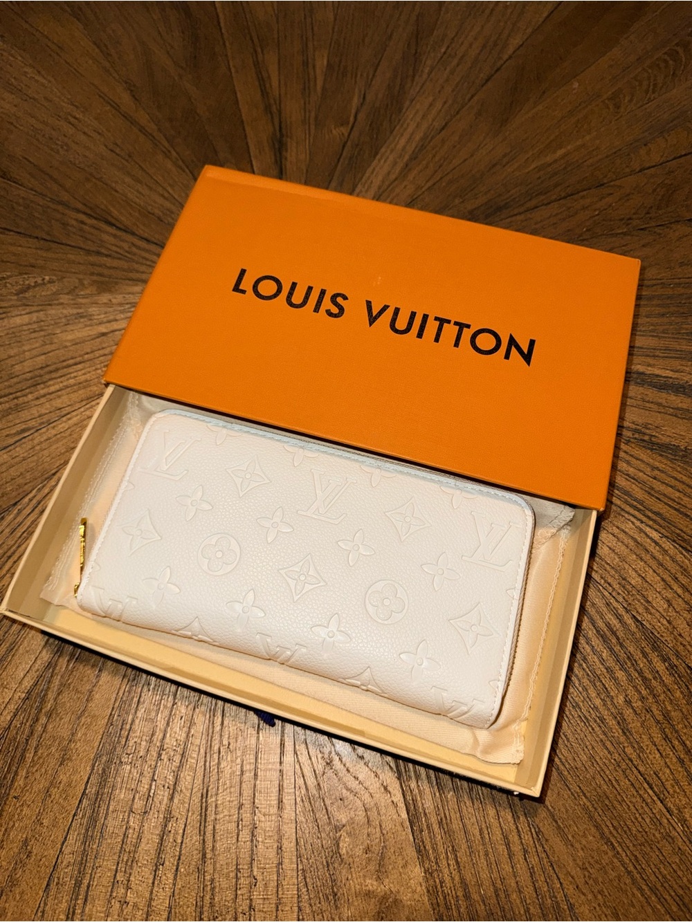 Louis Vuitton White Embossed Monogram Zip Around Wallet - Picture 3 of 10